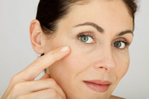 Porer og rynker: Hvorfor de oppstår, og hvordan bekjempe dem